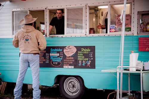 Franklin BBQ trailer - Aaron Franklin chats with customers Franklin BBQ trailer - Aaron Franklin chats with customers