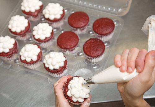 Polkadots Cupcake Factory - Making Cupcakes Polkadots Cupcake Factory - Making Cupcakes
